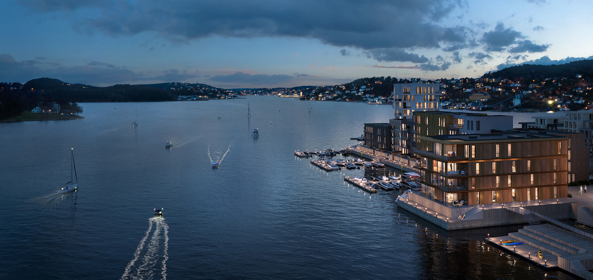 Bryggebyen ligger praktfullt til i Tromøysund, med utsikt mot Tromøya, byfjorden og Hisøya.